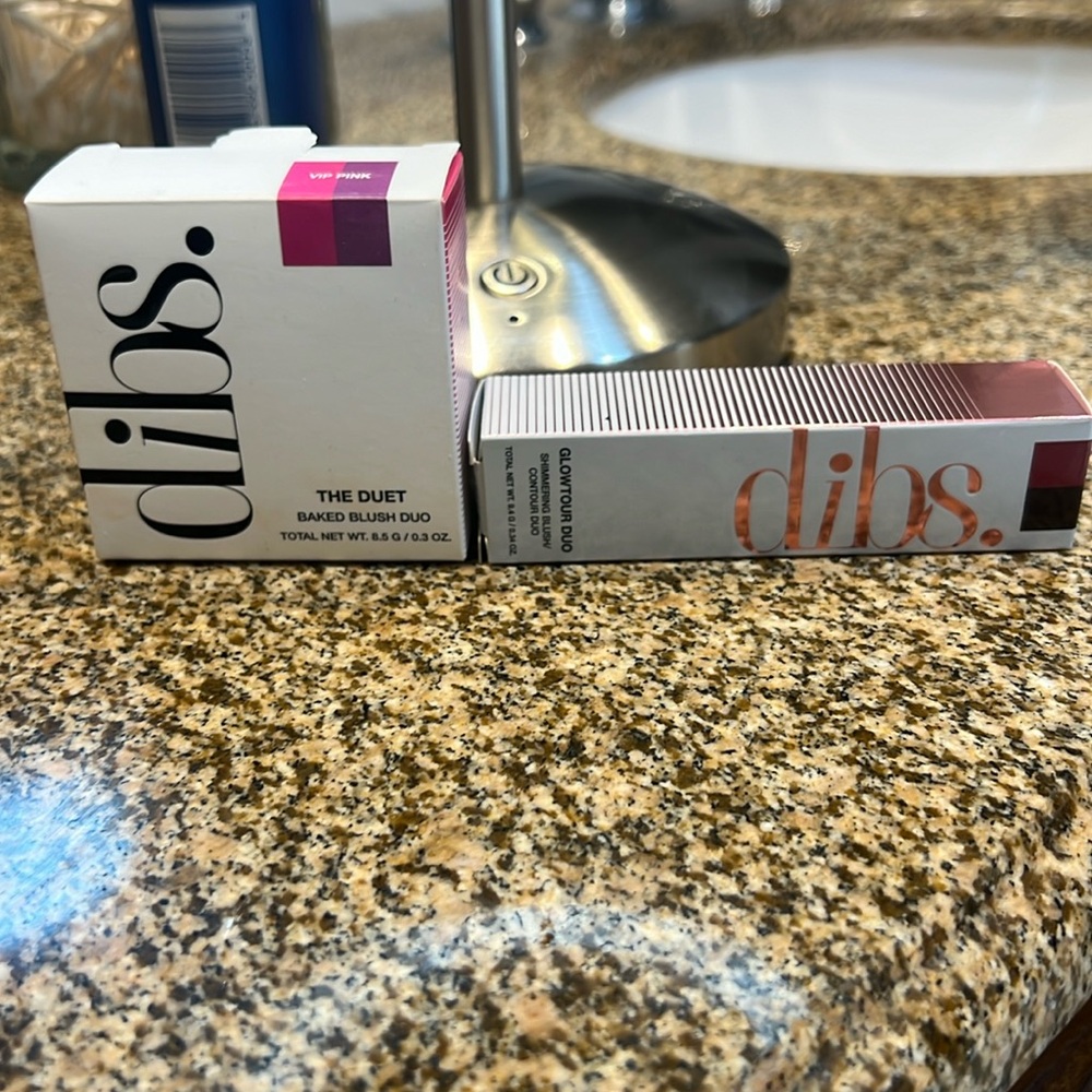 Set Dibs beauty The Duet Baked blush & Glowtour Duo. Nib